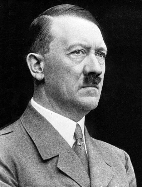 أدولف هتلر في عام 1937.