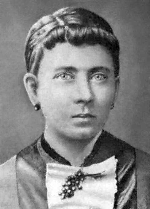 كلارا هتلر ، والدة أدولف وباولا ، في سبعينيات القرن التاسع عشر.