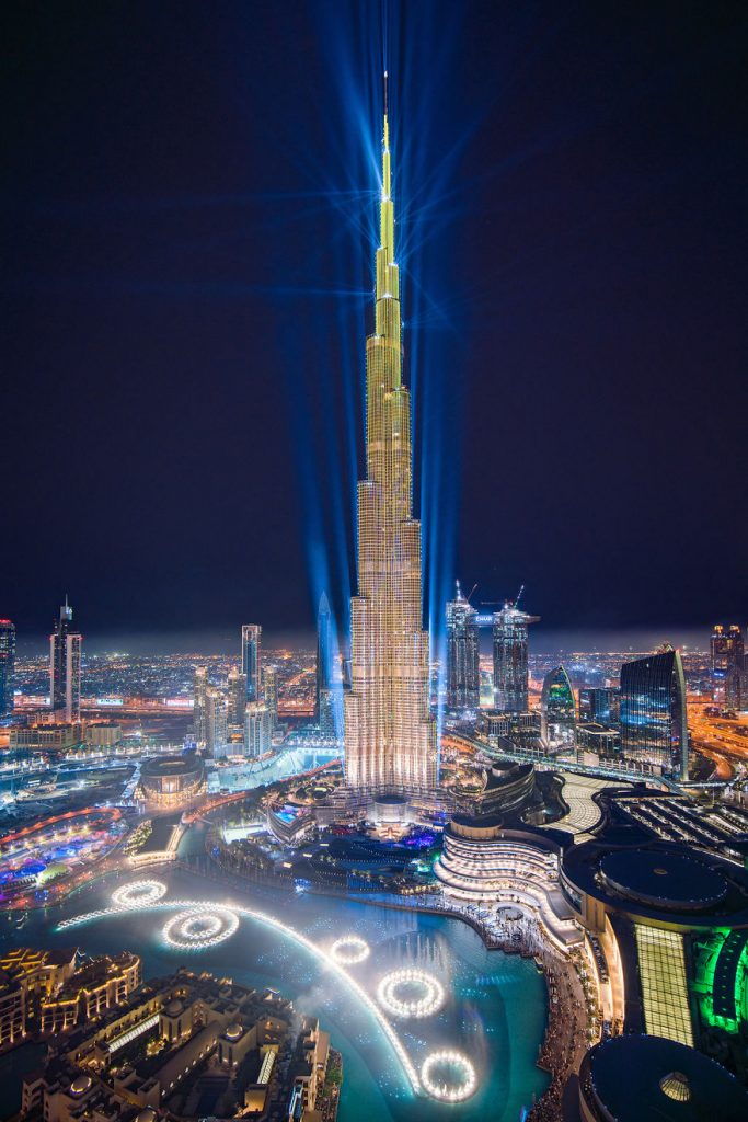 بالصور "برج خليفة" يدخل غينس بعرض ليزر قياسي أبهر العالم معلومة