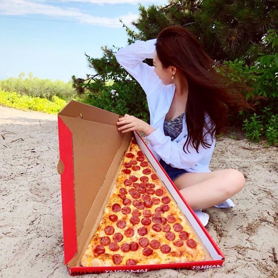 اكبر بيتزا في العالم